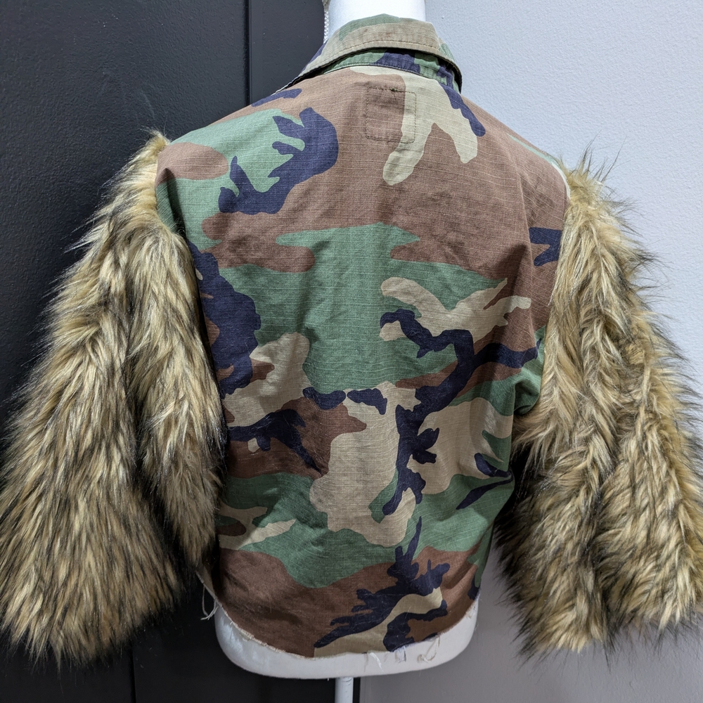 Camouflage Faux Fur Trim Army Patch Jacket - Picture 3 of 4